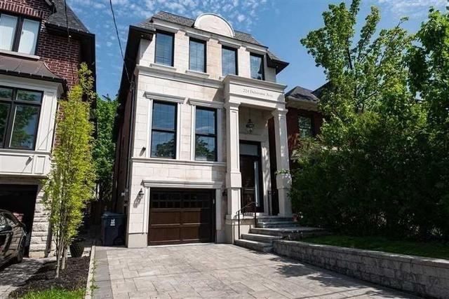 224 Deloraine Ave, House detached with 4 bedrooms, 5 bathrooms and 3 parking in Toronto ON | Image 1