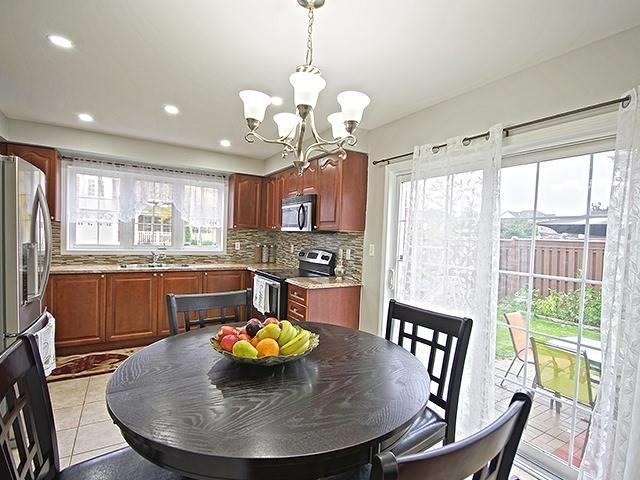 86 Tawnie Cres, House detached with 4 bedrooms, 3 bathrooms and 4 parking in Brampton ON | Image 9