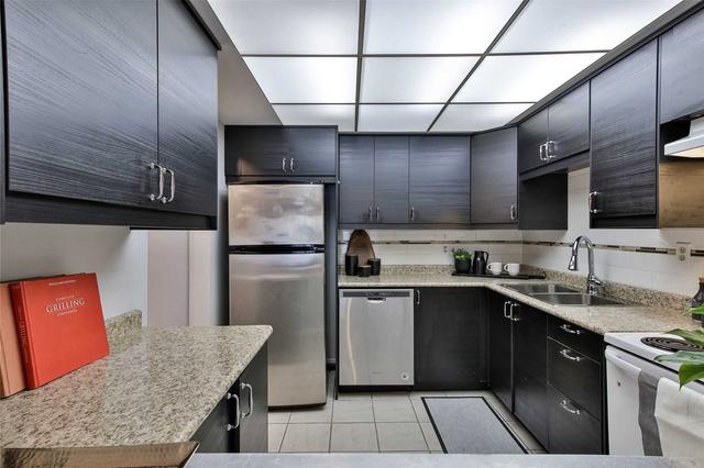 2131 Dufferin St, House detached with 7 bedrooms, 5 bathrooms and 2 parking in Toronto ON | Image 10