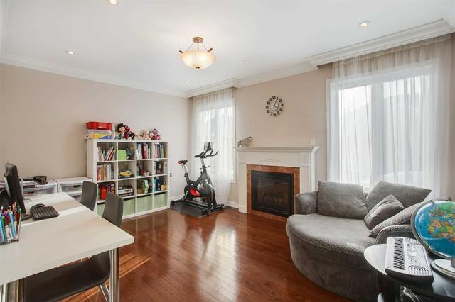 56 Lindvest Cres, House detached with 4 bedrooms, 4 bathrooms and 4 parking in Vaughan ON | Image 6