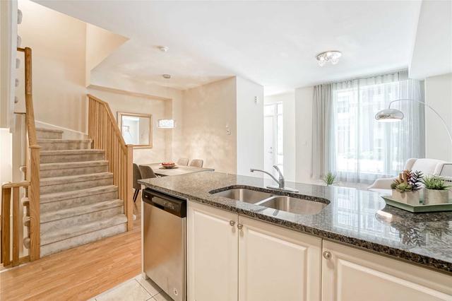 55 - 35 Applewood Lane, Townhouse with 3 bedrooms, 3 bathrooms and 1 parking in Toronto ON | Image 4
