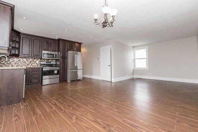 19 Finchley Cres, House detached with 3 bedrooms, 2 bathrooms and 8 parking in Brampton ON | Image 6