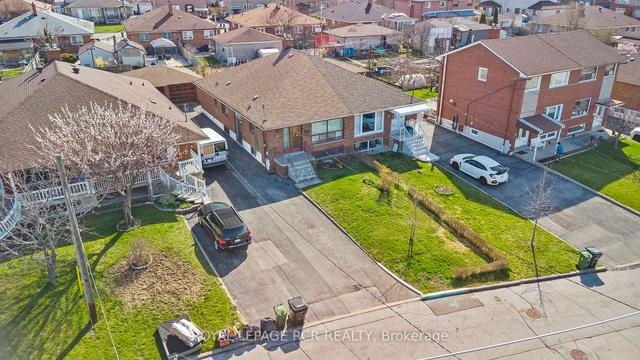 25 Turks Rd, House semidetached with 3 bedrooms, 2 bathrooms and 4 parking in Toronto ON | Image 28