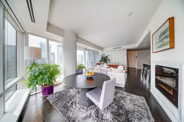 2909 - 180 University Ave, Condo with 2 bedrooms, 3 bathrooms and 1 parking in Toronto ON | Image 9