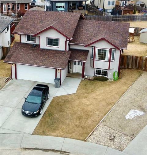 19 Reay Court, House detached with 3 bedrooms, 2 bathrooms and 4 parking in Whitecourt AB | Card Image