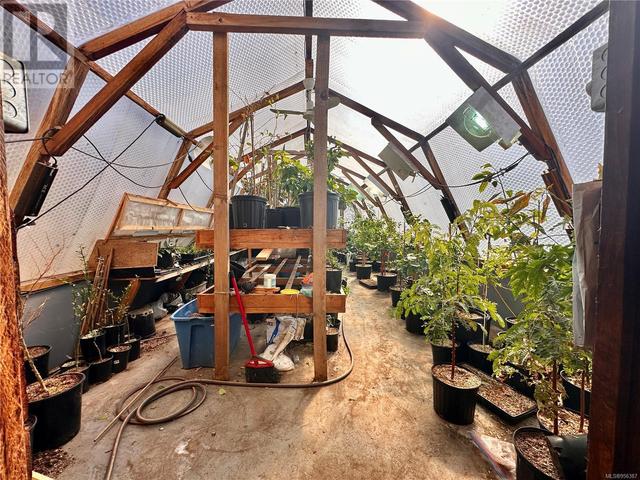 Main House Attached Greenhouse | Image 14