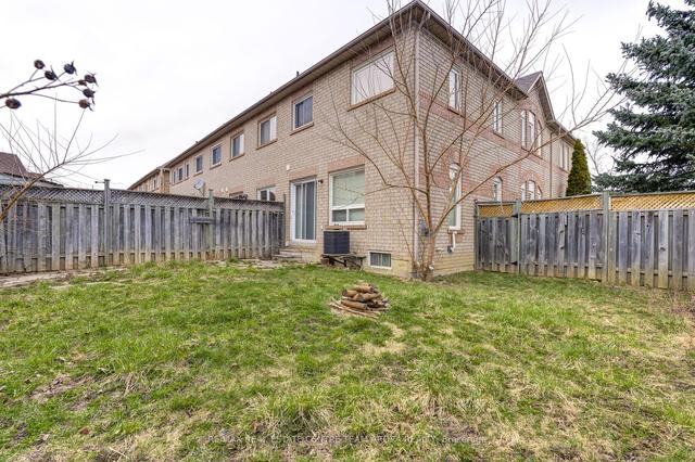 6862 Dillingwood Dr, House attached with 4 bedrooms, 3 bathrooms and 3 parking in Mississauga ON | Image 35