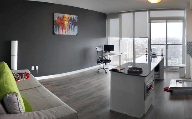 2902 - 426 University Ave, Condo with 1 bedrooms, 1 bathrooms and 0 parking in Toronto ON | Image 2