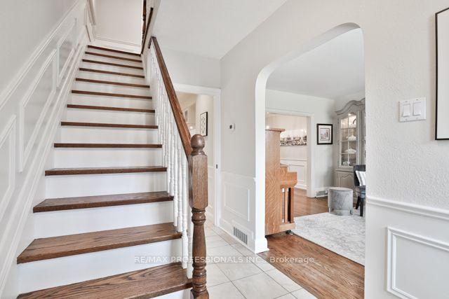 37 Cliveden Ave, House detached with 3 bedrooms, 2 bathrooms and 3 parking in Toronto ON | Image 23