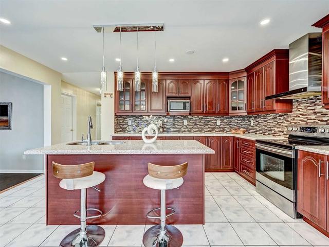 20 Himalaya St, House detached with 4 bedrooms, 6 bathrooms and 6 parking in Brampton ON | Image 3