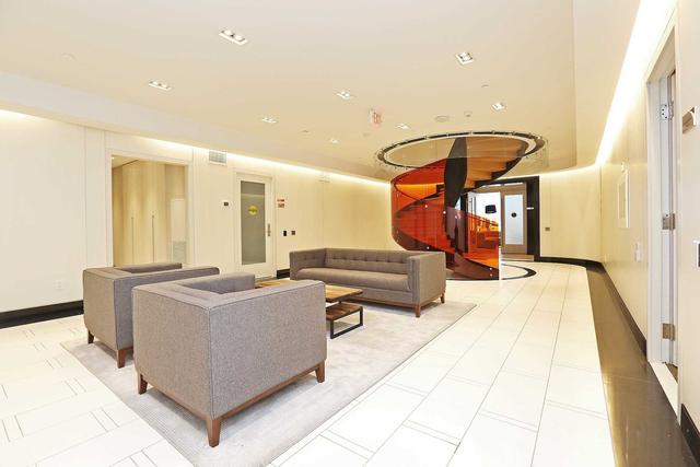 1004 - 30 Roehampton Ave, Condo with 1 bedrooms, 1 bathrooms and 0 parking in Toronto ON | Image 6