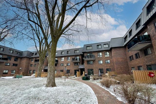 16 - 43 Taunton Rd E, Townhouse with 3 bedrooms, 2 bathrooms and 1 parking in Oshawa ON | Image 1