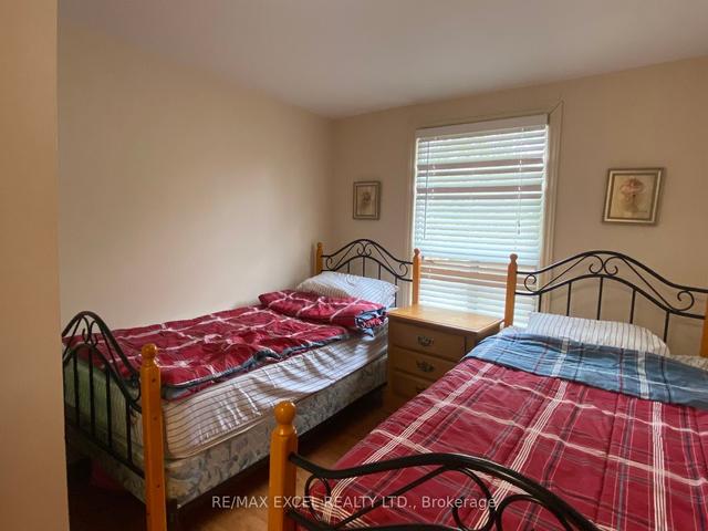 92 Albert St, House detached with 3 bedrooms, 1 bathrooms and 5 parking in Kawartha Lakes ON | Image 3