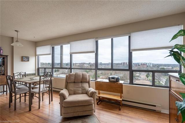 902 - 135 Baseline Road W, House attached with 2 bedrooms, 1 bathrooms and 1 parking in London ON | Image 1