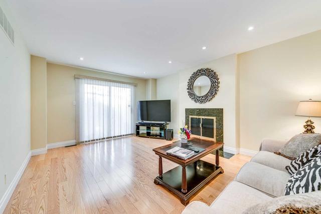 158 Cheverie St, House detached with 4 bedrooms, 4 bathrooms and 6 parking in Oakville ON | Image 2