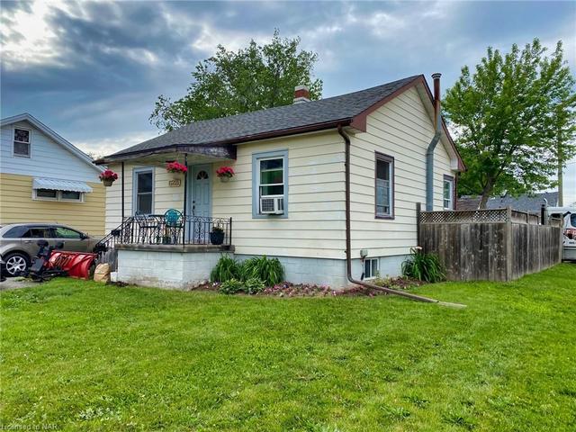 6221 Skinner Street, House detached with 3 bedrooms, 1 bathrooms and 3 parking in Niagara Falls ON | Image 2