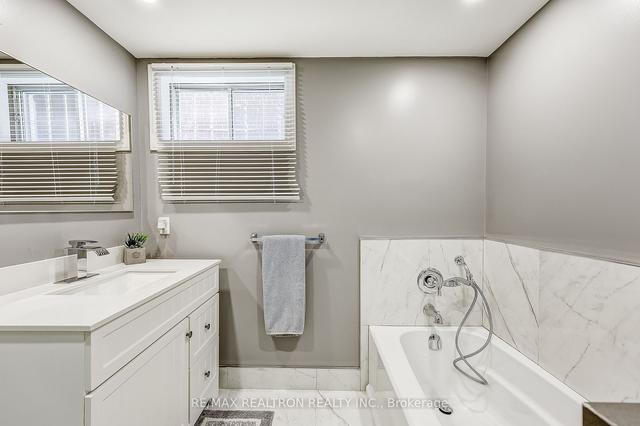 1082 Glencairn Ave, House detached with 3 bedrooms, 2 bathrooms and 3 parking in Toronto ON | Image 7