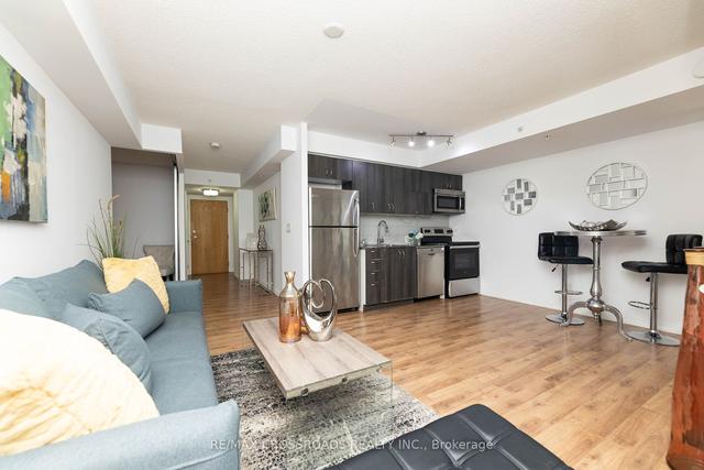 522 - 20 Joe Shuster Way, Condo with 2 bedrooms, 2 bathrooms and 1 parking in Toronto ON | Image 4
