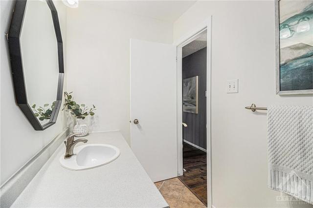 50 Peary Way, Townhouse with 3 bedrooms, 2 bathrooms and 2 parking in Ottawa ON | Image 20