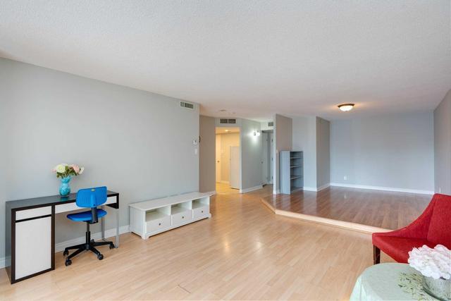 810 - 65 Scadding Ave, Condo with 2 bedrooms, 2 bathrooms and 1 parking in Toronto ON | Image 7
