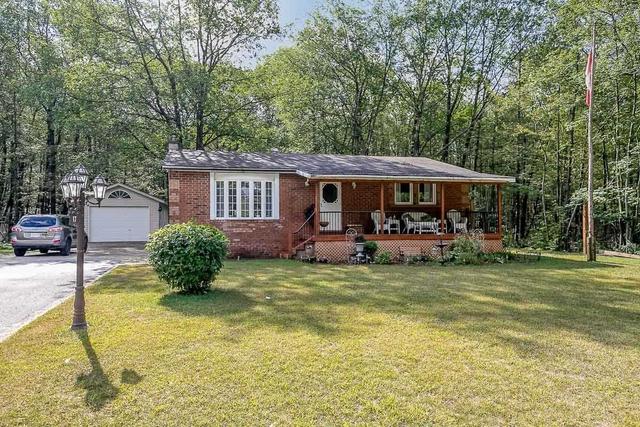 17 Leslie Anne Dr, House detached with 3 bedrooms, 2 bathrooms and 8 parking in Wasaga Beach ON | Image 1