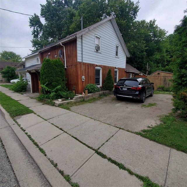 134 Eagle St S, House semidetached with 3 bedrooms, 2 bathrooms and 2 parking in Cambridge ON | Image 2