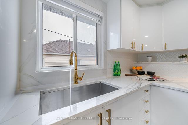 209 Pellatt Ave S, House semidetached with 3 bedrooms, 3 bathrooms and 7 parking in Toronto ON | Image 34