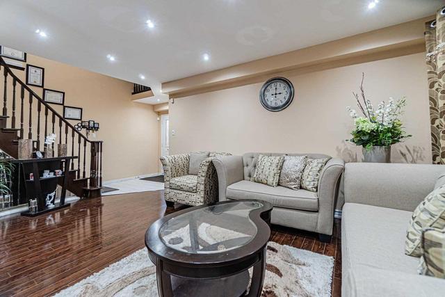 71 Ravenscliffe Crt, House detached with 4 bedrooms, 4 bathrooms and 4 parking in Brampton ON | Image 4