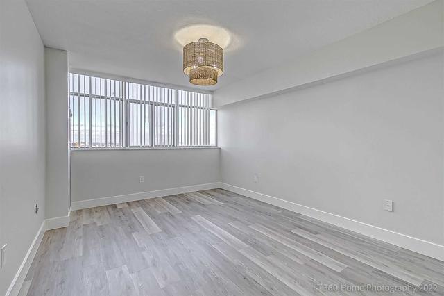 2308 - 3100 Kirwin Ave, Condo with 3 bedrooms, 2 bathrooms and 2 parking in Mississauga ON | Image 16