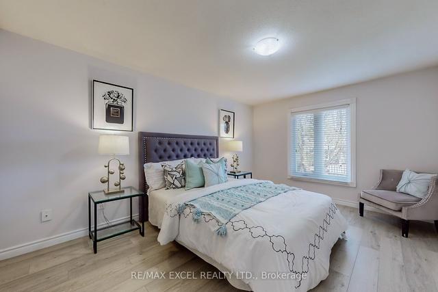 5 Oakhaven Dr, House detached with 3 bedrooms, 3 bathrooms and 4 parking in Toronto ON | Image 9