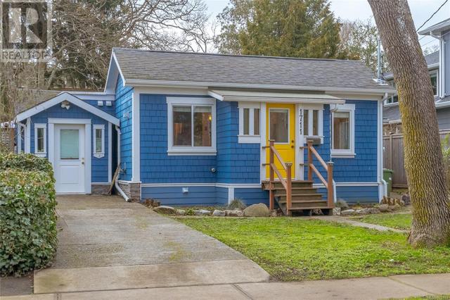 1711 Haultain St, House detached with 2 bedrooms, 2 bathrooms and null parking in Victoria BC | Card Image