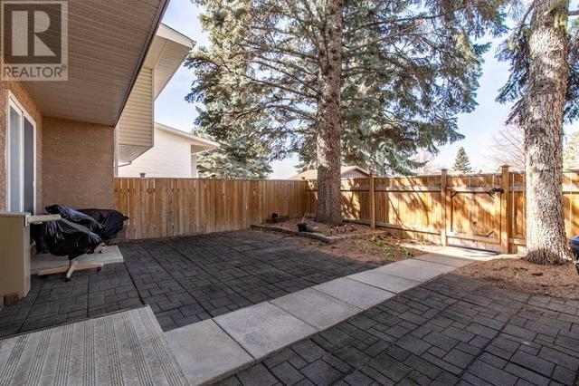 17, - 1915 18 Avenue N, House attached with 3 bedrooms, 1 bathrooms and 2 parking in Lethbridge AB | Image 6