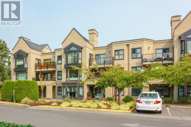 101 - 3969 Shelbourne St, Condo with 2 bedrooms, 2 bathrooms and 1 parking in Saanich BC | Card Image