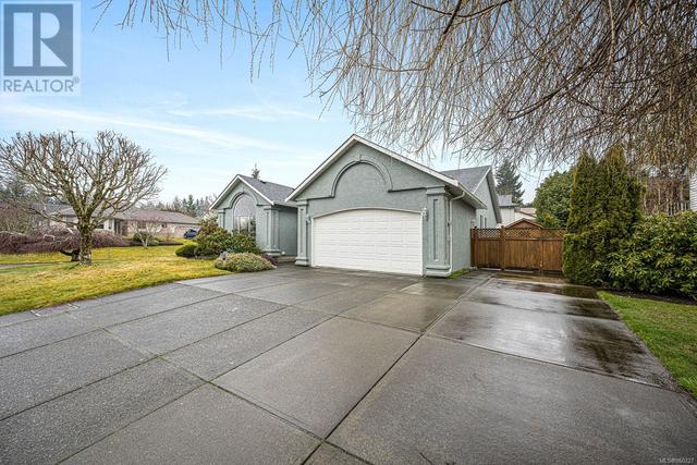 1746 Valley View Dr, House detached with 3 bedrooms, 2 bathrooms and 4 parking in Courtenay BC | Image 3