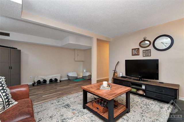54 Tedwyn Drive, Townhouse with 3 bedrooms, 2 bathrooms and 3 parking in Ottawa ON | Image 26