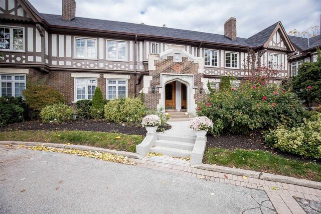 93B Douglas Cres, Townhouse with 2 bedrooms, 1 bathrooms and 1 parking in Toronto ON | Image 1