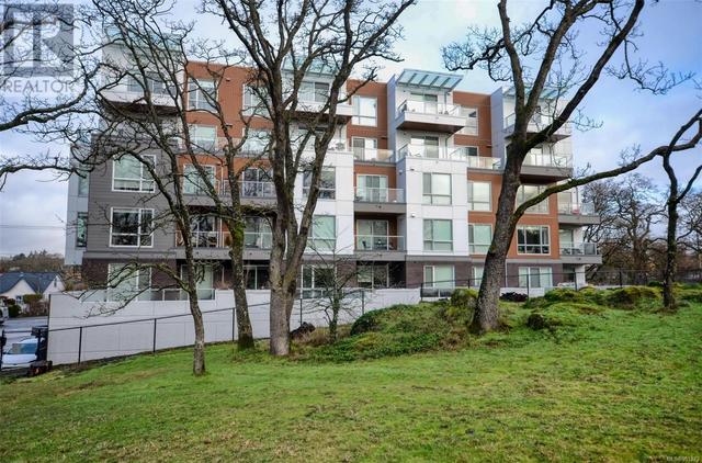 208 - 1301 Hillside Ave, Condo with 2 bedrooms, 2 bathrooms and 1 parking in Victoria BC | Image 4