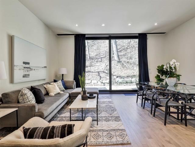 100 South Kingsway St, House detached with 4 bedrooms, 4 bathrooms and 5 parking in Toronto ON | Image 3