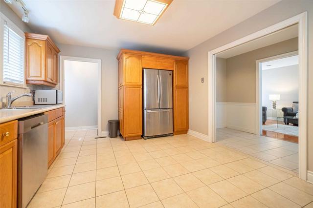 64 Dorchester Dr, House detached with 3 bedrooms, 3 bathrooms and 5 parking in Brampton ON | Image 8