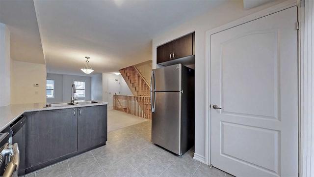 81 - 2500 Hill Rise Crt, Townhouse with 3 bedrooms, 3 bathrooms and 1 parking in Oshawa ON | Image 2