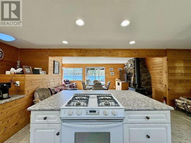 3456 Dunsmuir Road, House detached with 2 bedrooms, 2 bathrooms and null parking in Cariboo G BC | Image 24