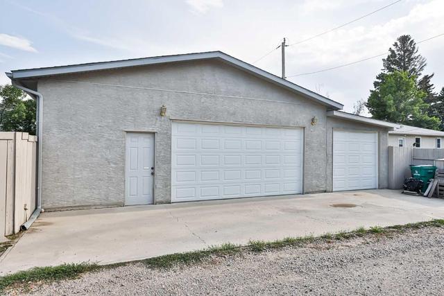 332 15 Street N, House detached with 3 bedrooms, 3 bathrooms and 4 parking in Lethbridge AB | Image 37