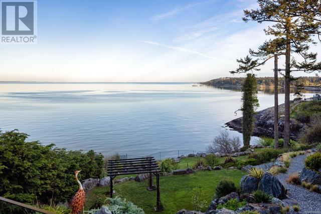 4325 Gordon Head Rd, House detached with 8 bedrooms, 7 bathrooms and 6 parking in Saanich BC | Image 2
