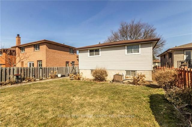 127 Gardiner Dr, House detached with 3 bedrooms, 2 bathrooms and 2 parking in Hamilton ON | Image 16