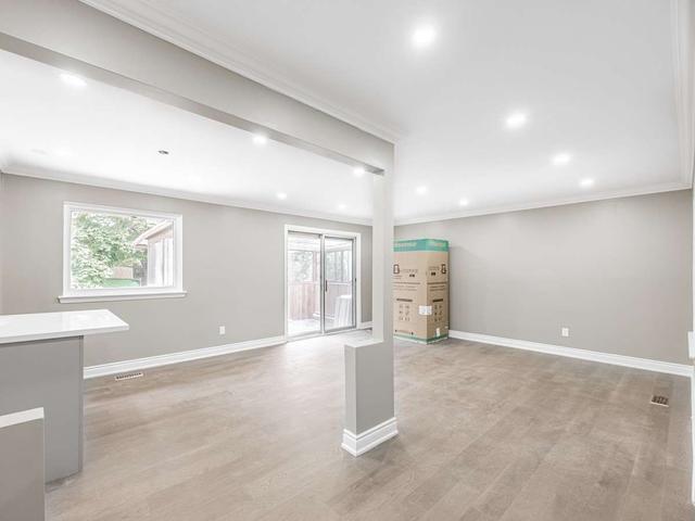 88 Centre St S, House detached with 3 bedrooms, 4 bathrooms and 5 parking in Brampton ON | Image 4