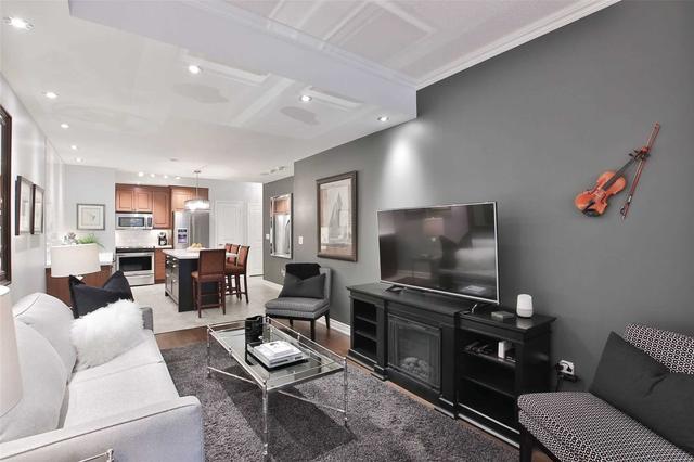 11 Bastion St, Condo with 2 bedrooms, 1 bathrooms and 1 parking in Toronto ON | Image 3