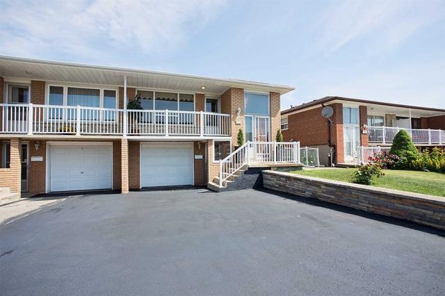 199 Cabana Dr, House semidetached with 3 bedrooms, 2 bathrooms and 4 parking in Toronto ON | Image 1