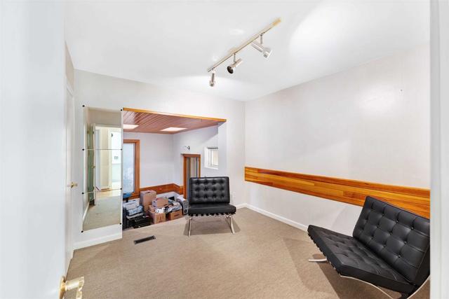 31 Ashgrove Pl, House detached with 3 bedrooms, 2 bathrooms and 3 parking in Toronto ON | Image 14