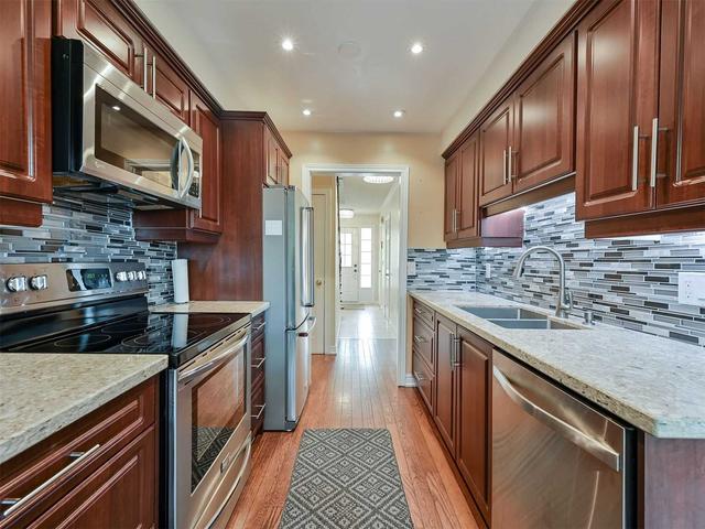 24 Lancewood Cres, Townhouse with 3 bedrooms, 4 bathrooms and 2 parking in Brampton ON | Image 10