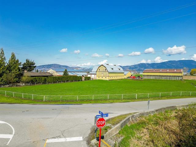39539 Vye Road, House detached with 6 bedrooms, 3 bathrooms and null parking in Abbotsford BC | Image 11